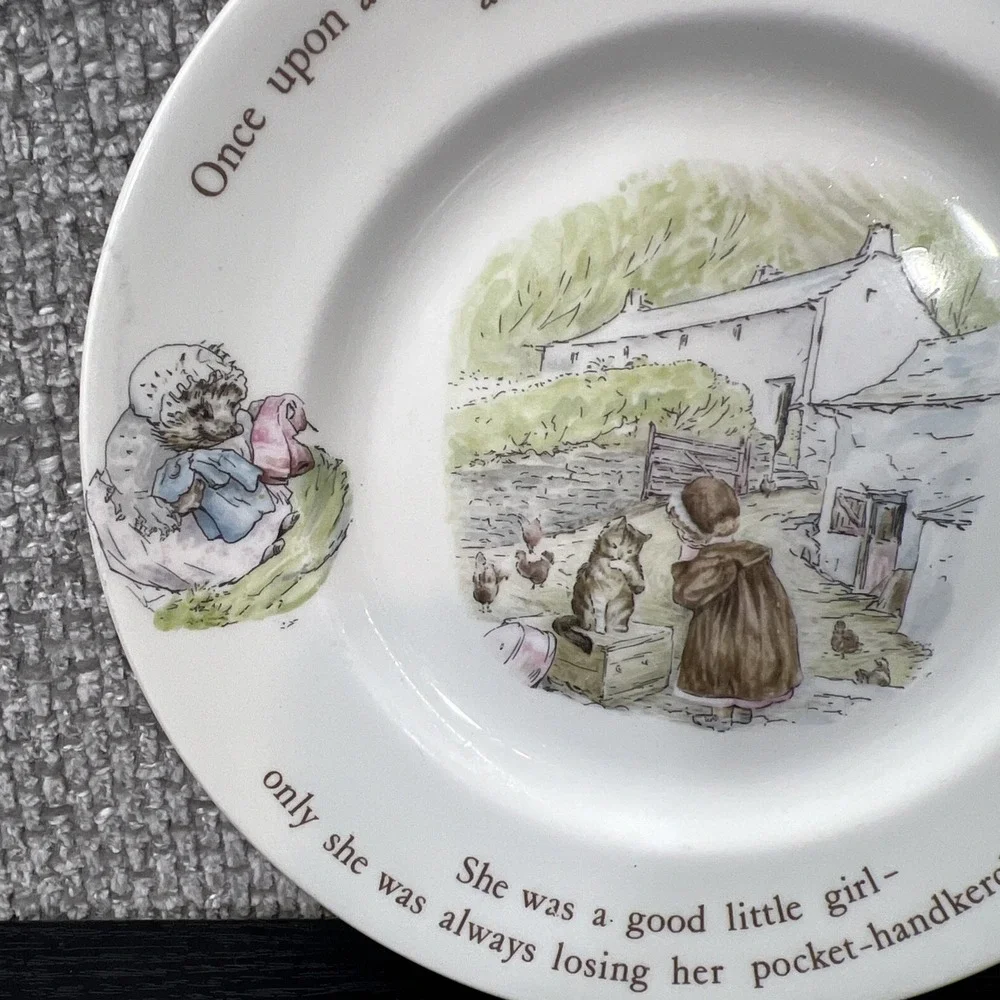 Wedgwood Plate Kids 7in White Excellent Mrs‎ Tiggy-Winkle Beatrix Potter England